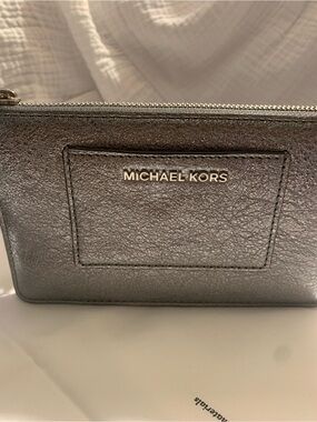New Michael Kors Large Metallic Silver Leather Wristlet Clutch Card Wallet